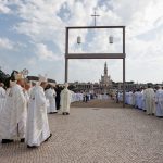 Fátima: Migrantes e refugiados são mensageiros de esperança «num mundo obscurecido por guerras e injustiças»