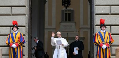 Igreja: Papa reza pela paz perante a «propagação no mundo de uma violência cada vez mais surda e insensível»