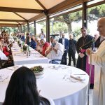 Leão XIV: Papa almoçou com pobres no «Borgo Laudato Si»