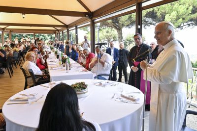 Leão XIV: Papa almoçou com pobres no «Borgo Laudato Si»
