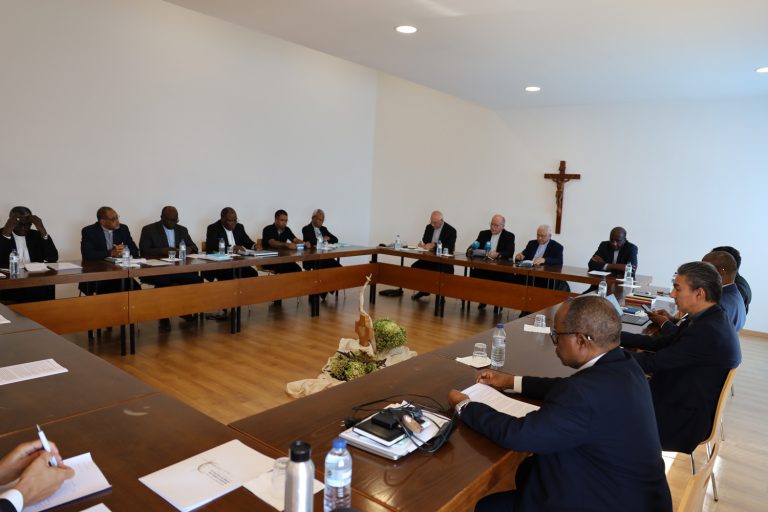 Migrações: Bispos lusófonos questionam legislação que «atenta» contra princípios de acolhimento e integração