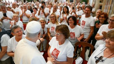 Vaticano: Papa exorta a atitude de acolhimento numa sociedade onde o «isolamento é dramático»