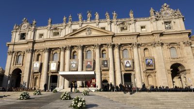 Vaticano: Papa elogia exemplo de «homens e mulheres autênticos» dos santos, unindo fé e luta pela justiça