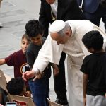 Vaticano: Leão XIV assume como prioridade a defesa dos pobres e dos migrantes, na ação da Igreja