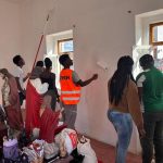 Fiéis Defuntos: Grupo de Jovens da Paróquia do Lavradio realizou ação de limpeza e pintura na capela do cemitério