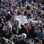 Ano Santo: «Ter esperança é escolher», afirmou o Papa aos participantes no Jubileu do Mundo Missionário e dos Migrantes, destacando o exemplo de Clara de Assis