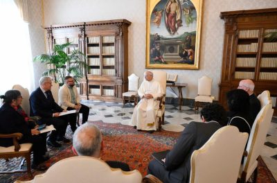 Vaticano: Papa recebeu vítimas de abusos sexuais