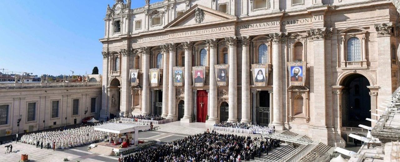 Vaticano: Papa elogia exemplo de «homens e mulheres autênticos» dos santos, unindo fé e luta pela justiça