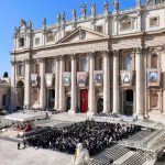 Vaticano: Papa elogia exemplo de «homens e mulheres autênticos» dos santos, unindo fé e luta pela justiça