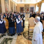 Vaticano: Papa convida Paulinas a «olhar para cima» e a «mergulhar nas situações», escutando a «humanidade de hoje»