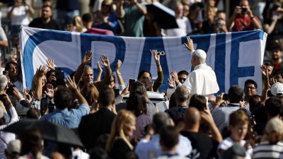 Vaticano: Papa defende necessidade de valorizar «grande contributo» de professores e educadores
