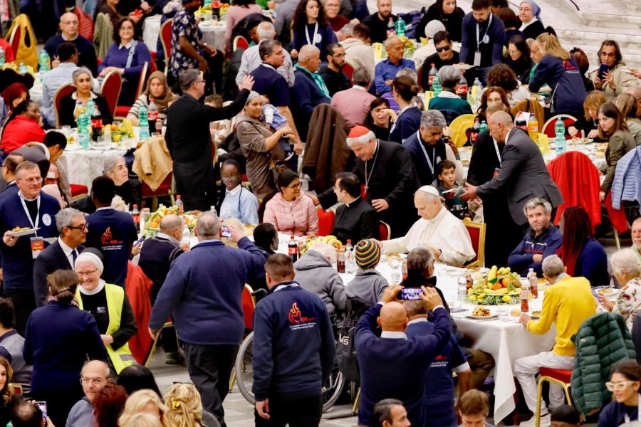 Vaticano: Papa pede compromisso contra pobreza e denuncia «globalização da impotência»