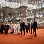 Turquia: Papa Leão XIV visitou Mesquita Azul, seguindo passos de Bento XVI e Francisco