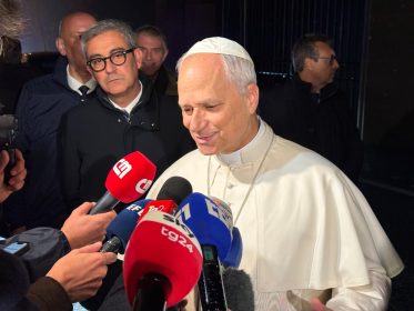 Vaticano: Papa pede cessar-fogo na Ucrânia para abrir caminho a negociações