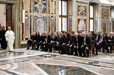 Vaticano: Papa pede «políticas» e «educação digital» para proteger dignidade dos menores na era da IA