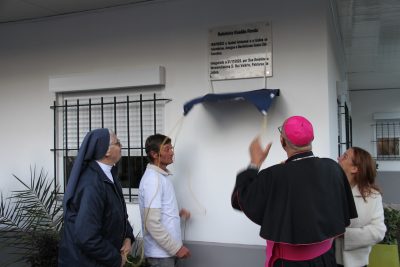 Solidariedade: Um espaço para sentar à mesa, servir o único prato quente do dia e dar atenção a quem tem «muita fome de carinho»