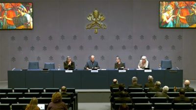 Vaticano: Nota doutrinal visa «motivar a monogamia», também face à infidelidade