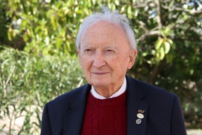 As mãos do cirurgião e o olhar do médico que aos 95 anos continua focado no paciente - Emissão 11-12-2025