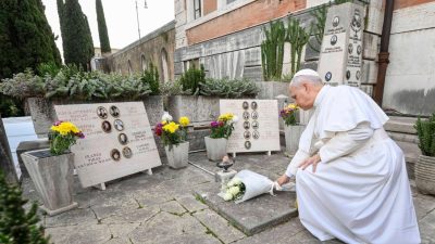 Vaticano: Papa sublinha fé no amor que «vence a morte», em visita a cemitério romano