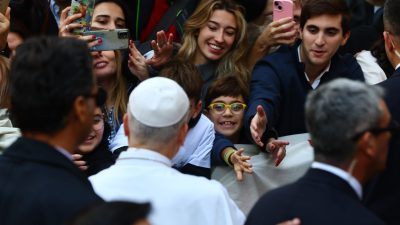 Turquia: Papa pede confiança na «lógica da pequenez», em dia de festa para a comunidade católica