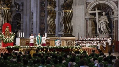 Vaticano: Papa pede compromisso contra pobreza e denuncia «globalização da impotência»