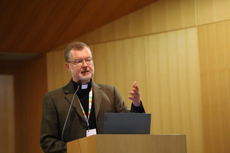 Proteção de Menores: Padre Hans Zollner pede Igreja «credível» que assuma erros do passado