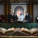 Roma: Papa visita exposição da Bíblia do século XV, na Biblioteca do Senado