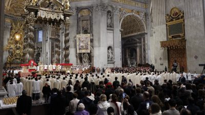 Vaticano: Papa defende diálogo como caminho para superar os conflitos e convida a escutar sofrimento alheio