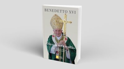 Vaticano: Homilia inédita de Bento XVI alerta para transformação do ser humano em «mercadoria»
