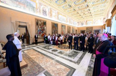 Vaticano: Papa aponta «amor aos pobres» e «profunda interioridade» como caminhos para seguir Cristo