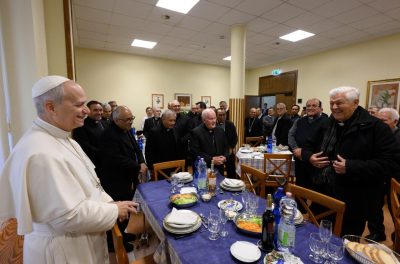 Vaticano: Papa faz visita surpresa aos bispos do Peru durante almoço