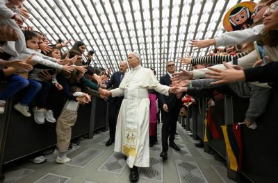 Vaticano: Papa encontra-se com jovens de Roma e sublinha que «vida de links sem relação ou de likes sem afeto» dececiona
