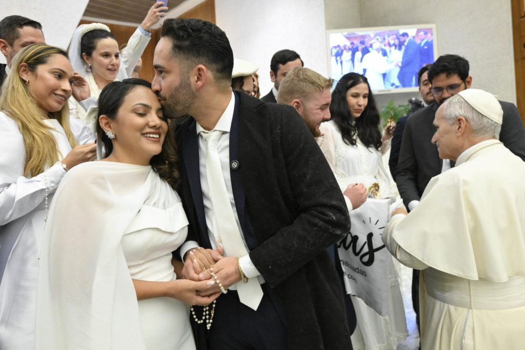 Publicações: Papa afirma que os jovens «foram criados para o amor», no Youcat «Love Forever»