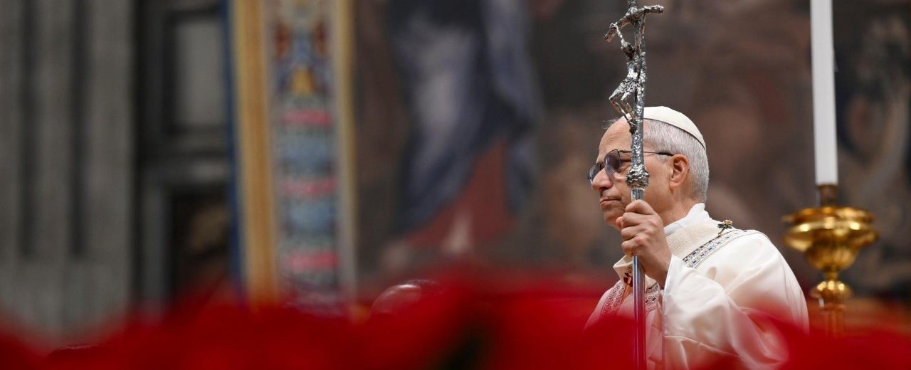 Vaticano: Papa defende diplomacia e desarmamento perante conflitos globais, rejeitando eficácia das soluções militares