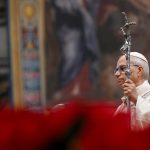 Vaticano: Papa defende diplomacia e desarmamento perante conflitos globais, rejeitando eficácia das soluções militares