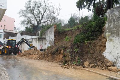 Setúbal: Seminário de Almada «acionou todos os mecanismos» após derrocada de muro para a via pública