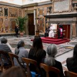 Vaticano: Papa lamenta falta de avanços na proteção de menores em risco