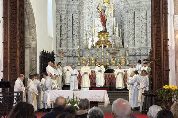 Açores: «O altar e a periferia pertencem ao mesmo Evangelho», destacou bispo diocesano aos sacerdotes de São Miguel