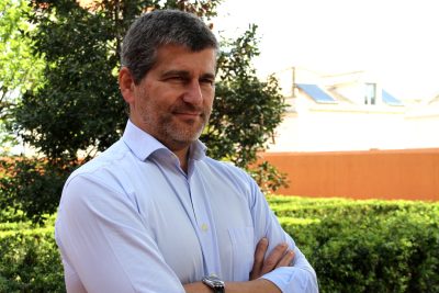 Dia do Pai: Jorge Líbano Monteiro vive a paternidade com os filhos que vê todos os dias e com a filha que visita a família de 10 em 10 anos