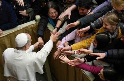 Vaticano: Papa pede que Igreja saiba ouvir e acolher os jovens
