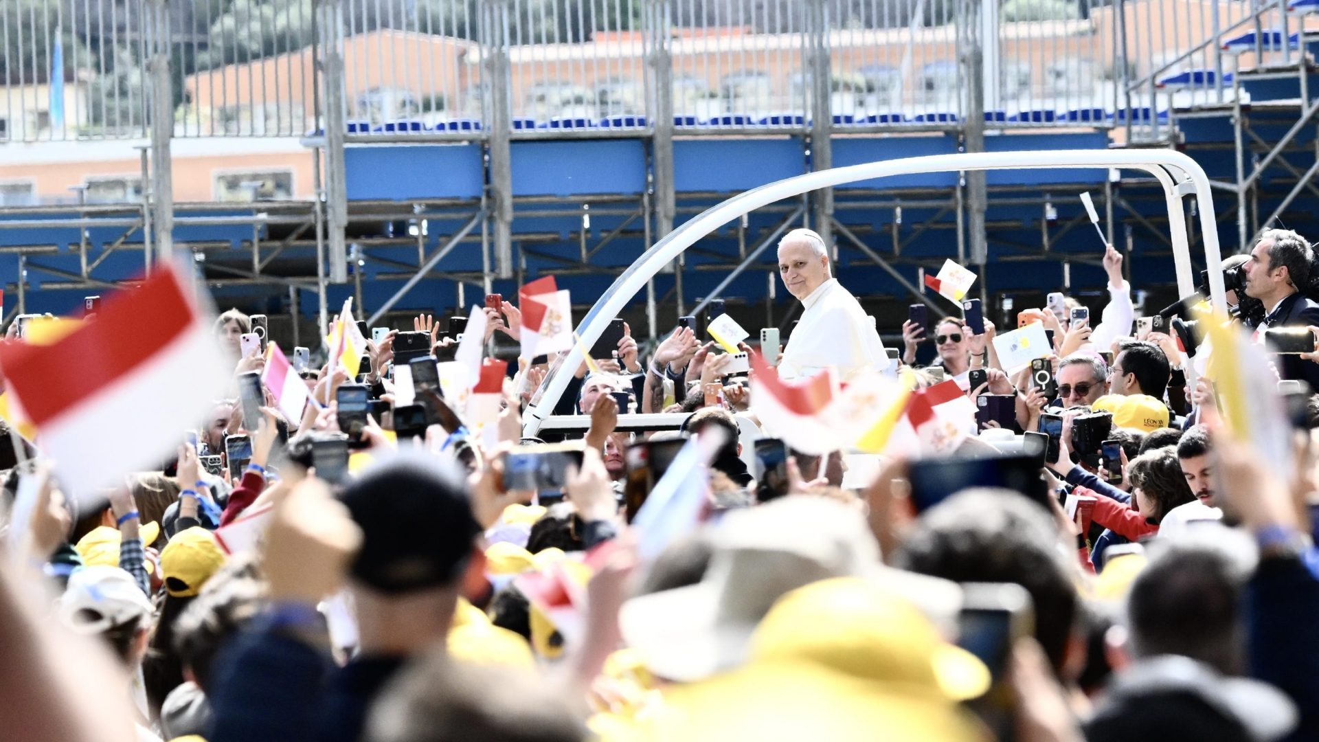 Mónaco: Papa desafia jovens a trocar «aprovação virtual» e dependência de «likes» pelo amor autêntico