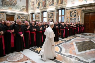 Vaticano: Papa afirma que teologia ultrapassa círculo de «especialistas» e pede combate à indiferença