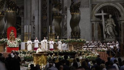 Vigília Pascal: Papa apela à superação do ódio e da violência, evocando força da ressurreição