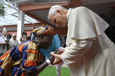 Angola: Papa apela à escuta dos idosos e elogia cuidado dos mais frágeis