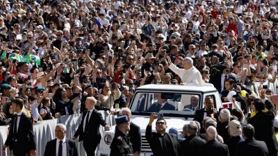 Vaticano: Papa pede «Igreja livre para um povo livre», em Angola
