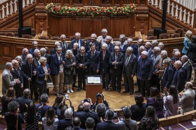 Portugal: 50 anos da Constituição da República renovam o compromisso com os valores que sustentam a «convivência democrática»