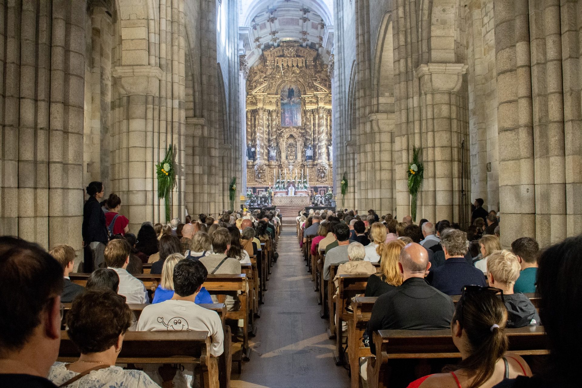 Porto: «Façamos da Eucaristia dominical o centro e o cume da nossa fé», pede D. Manuel Linda