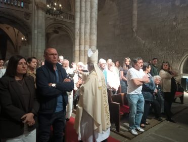 “Se ressuscitaste com Cristo, procurais coisas do Alto, onde Cristo está sentado à direita de Deus”