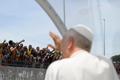 Angola: Papa conclui viagem que deixou mensagens contra a corrupção e sublinhou urgência da pacificação