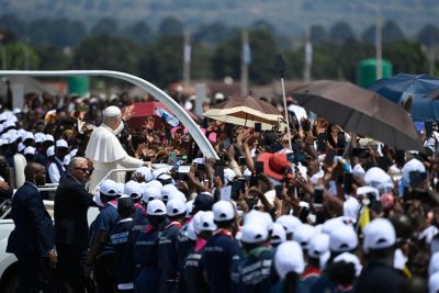 Angola: Papa condena «comércio supersticioso» da fé e pede justiça social